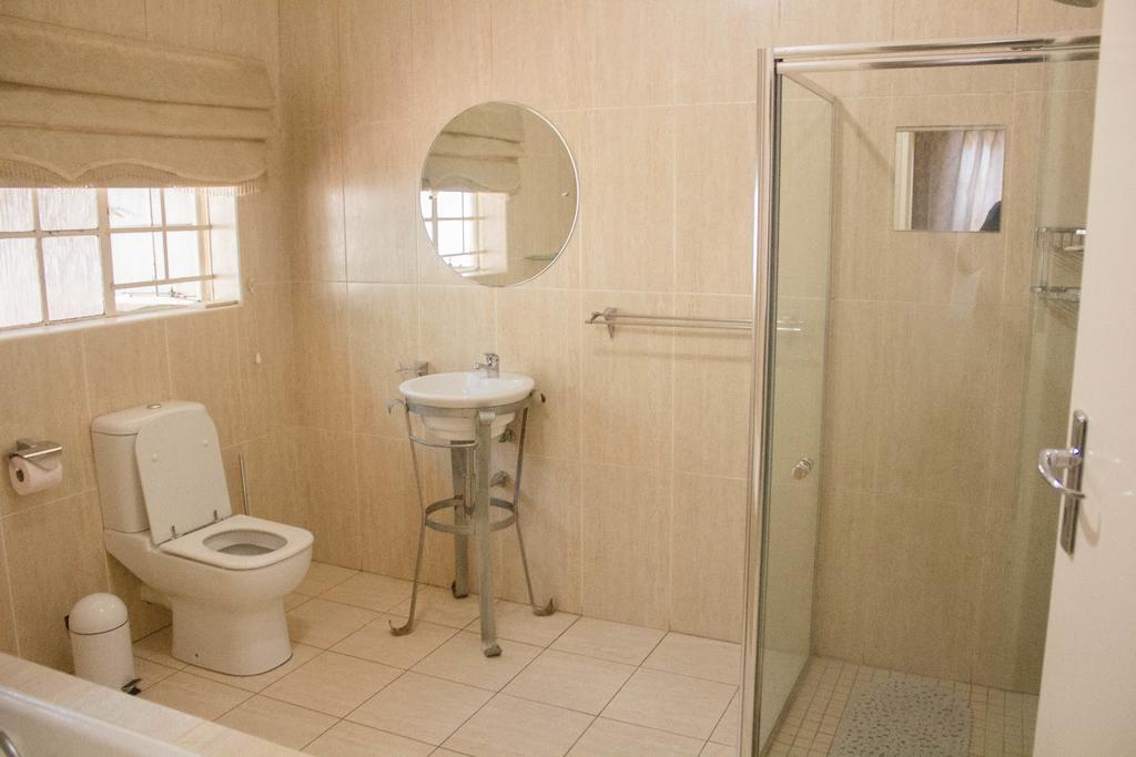 Khuvena Guesthouse ランドバーグ エクステリア 写真