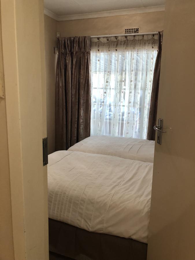 Khuvena Guesthouse ランドバーグ エクステリア 写真